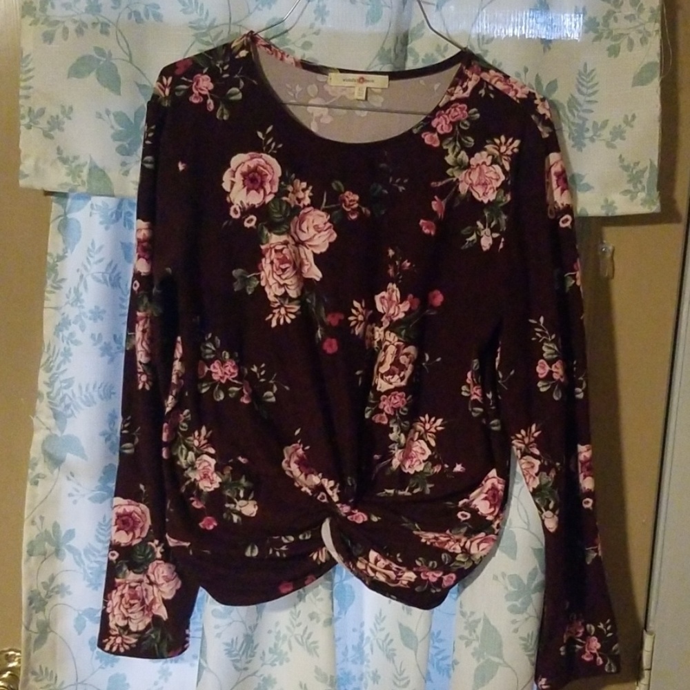 NWOT XL LONG SLEEVE TOP